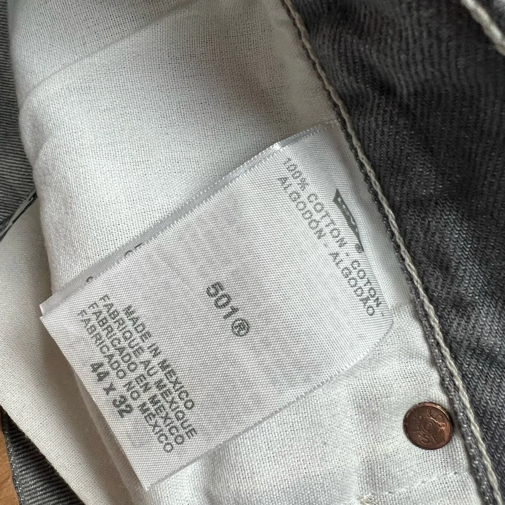 Men’s Gray Levi’s 501 Button Fly Straight 42x30‎